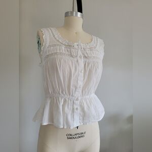 GAP BNWT white cotton peplum top with lace trim and button front